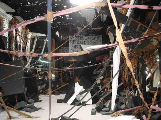 Thomas Hirschhorn - In-Between Thomas Hirschhorn - In-Between