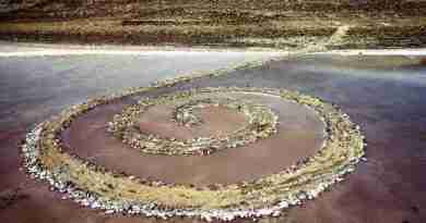 Robert Smithson - Spiral Jetty