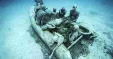 Jason deCaires - The Raft of Lampedusa