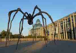 Louise Bourgeois, Maman Louise Bourgeois, Maman, monumental spider sculpture exploring motherhood, protection, fear and the body in contemporary art